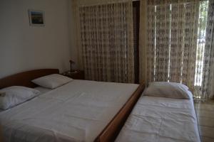 Ein Bett oder Betten in einem Zimmer der Unterkunft Apartments by the sea Kustici, Pag - 6335