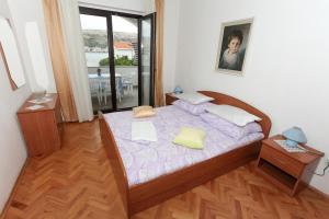 Postel nebo postele na pokoji v ubytování Apartments by the sea Pag - 6383
