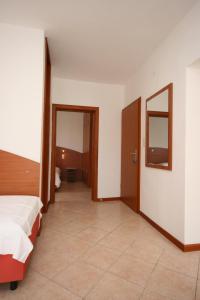 Postel nebo postele na pokoji v ubytování Apartments with a parking space Novalja, Pag - 6398