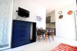 TV a/nebo společenská místnost v ubytování Apartments by the sea Mandre, Pag - 6373