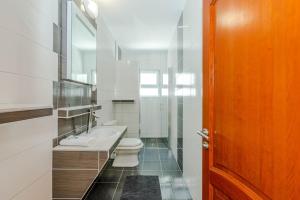 Koupelna v ubytování Apartments by the sea Stara Novalja, Pag - 6319