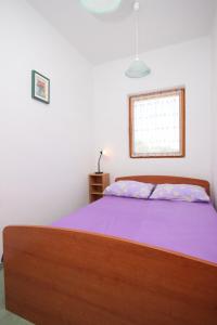 Postel nebo postele na pokoji v ubytování Apartments with parking spaces Kustici, Pag - 6392