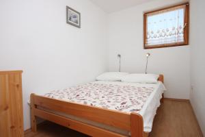Postel nebo postele na pokoji v ubytování Apartments with parking spaces Kustici, Pag - 6392