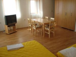 TV a/nebo společenská místnost v ubytování Apartments with parking spaces Kustici, Pag - 6392