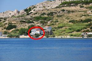 Fotografia z galérie ubytovania Apartments by the sea Metajna, Pag - 6425 v Metajni