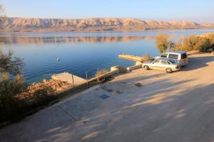 Fotografia z galérie ubytovania Apartments by the sea Metajna, Pag - 6425 v Metajni