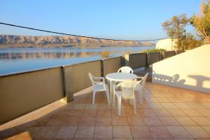 Fotografia z galérie ubytovania Apartments by the sea Metajna, Pag - 6425 v Metajni
