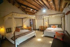a bedroom with two beds in a room at Yangshuo Loong Old House in Yangshuo
