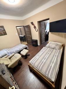En eller flere senge i et værelse på Fehér galamb apartman