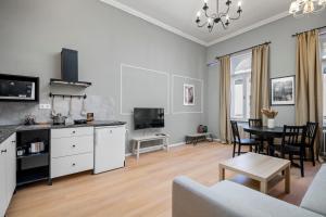 A television and/or entertainment centre at Venus Apartments - Akacfa I