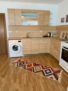 a kitchen with a washing machine and a sink at Sunny Home in Sandanski