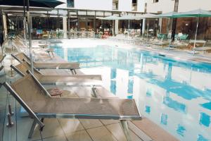 Hồ bơi trong/gần ibis Budget La Rochelle Centre gare