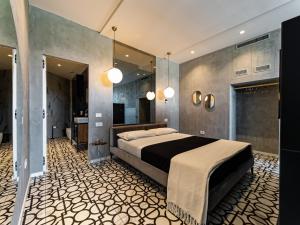 a bedroom with a large bed and a large mirror at 147MqSuite in Santarcangelo di Romagna