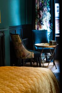 a room with two chairs and a table and a table and chairs at Sleep at 55 in Tarporley