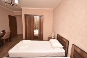 Photo de la galerie de l'établissement Hotel & Restaurant Sokhumi, à Zugdidi