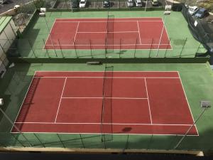 Tenis alebo squash v ubytovaní Blue Sky Paraiso alebo jeho okolí