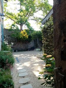 Photo de la galerie de l'établissement Charmant gîte avec parking gratuit sur place., à Davézieux