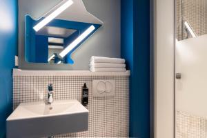 Phòng tắm tại ibis Budget La Rochelle Centre gare +84 ảnh