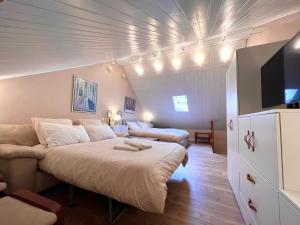 Letto o letti in una camera di La Baita Limone Riserva Bianca Ski-in Ski-out Seggiovia Morel 1