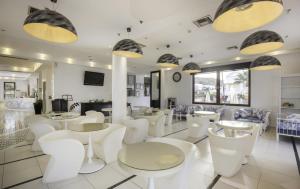 Khu vực ghế ngồi tại Lindos View Hotel