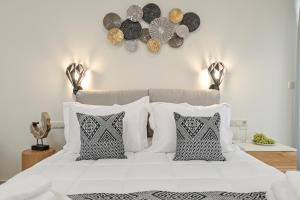 Postel nebo postele na pokoji v ubytování Hermes Luxury Studio Apartment - Naxos Center