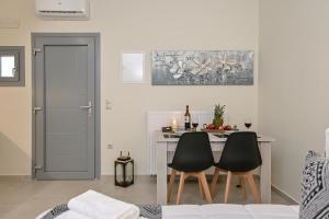 Posezení v ubytování Hermes Luxury Studio Apartment - Naxos Center + 9 fotografií