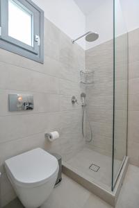 Koupelna v ubytování Hermes Luxury Studio Apartment - Naxos Center
