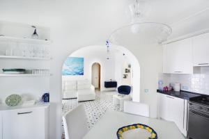 Kuchyňa alebo kuchynka v ubytovaní Villa sul mare - Praiano (Amalfi Coast)