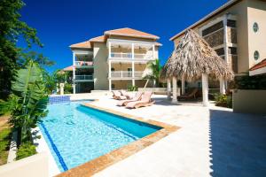 a villa with a swimming pool and a resort at Lawson Rock - Yellowfish 211 condo in Roatán