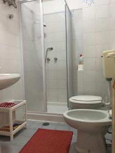 A bathroom at Frank Sinatra - Appartamento vicino Taormina