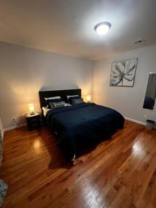 SPRINGVIEW HOMES 12MINS FROM EWR & 3 MINS FROM UNIVERSITY HOSPITAL客房内的一张或多张床位