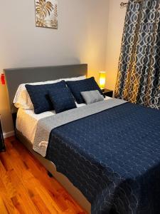 SPRINGVIEW HOMES 12MINS FROM EWR & 3 MINS FROM UNIVERSITY HOSPITAL客房内的一张或多张床位