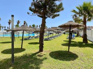 Fotografia z galérie ubytovania Apartamento precioso, Primera línea playa, Netflix, garaje, Wifi, Piscina,Vistas mar v destinácii Roquetas de Mar + 37 fotografií