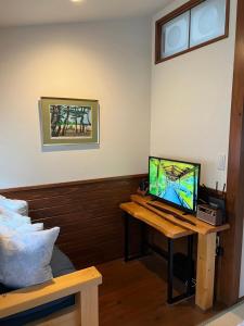 a room with a desk with a computer on it at Imakumano Terrace - Dohachi An 道八庵 in Kyoto