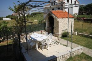 Ogród w obiekcie Apartments by the sea Vlasici, Pag - 6523