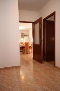 Zdjęcie z galerii obiektu Apartments by the sea Vlasici, Pag - 6523 w mieście Povljana
