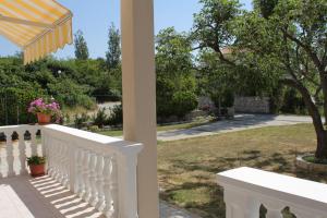Ogród w obiekcie Apartments by the sea Vlasici, Pag - 6523