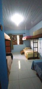 a bedroom with two bunk beds and a ceiling at Das Marias Hostel in Lagoa Santa