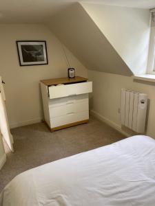 Postel nebo postele na pokoji v ubytování Roadside Cottage