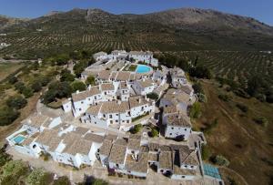una vista aérea de una casa en un viñedo en Villa Turística de Priego en Priego de Córdoba