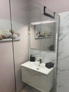 Kúpeľňa v ubytovaní L'apparté de G, Gîte 3 étoiles de montagne cosy