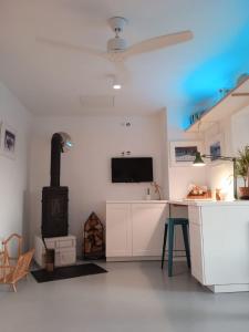 a white kitchen with a stove in a room at Eden 122 in Albi