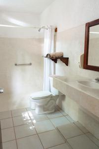 Koupelna v ubytování Hotel - Museo Xibalba + 37 fotografií