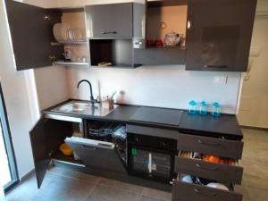 A kitchen or kitchenette at Hotel Beaurivage