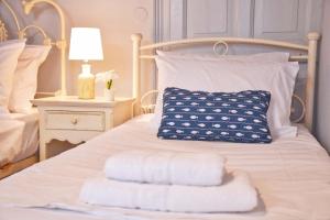 Posteľ alebo postele v izbe v ubytovaní Kantouni Liston House