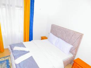 Ein Bett oder Betten in einem Zimmer der Unterkunft SWEET BREEZE HOMES
