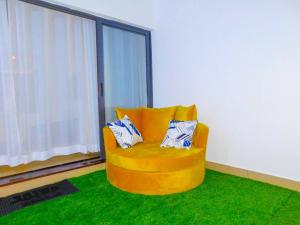 A seating area at SWEET BREEZE HOMES