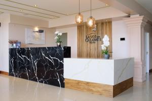 a lobby with a black and white marble counter at Lagos Del Calafate in El Calafate