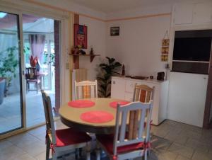 Kuchyňa alebo kuchynka v ubytovaní La petite maison de Paule
