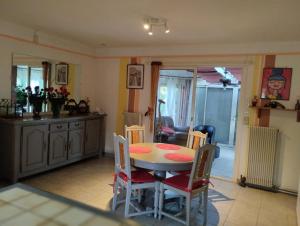 Kuchyňa alebo kuchynka v ubytovaní La petite maison de Paule